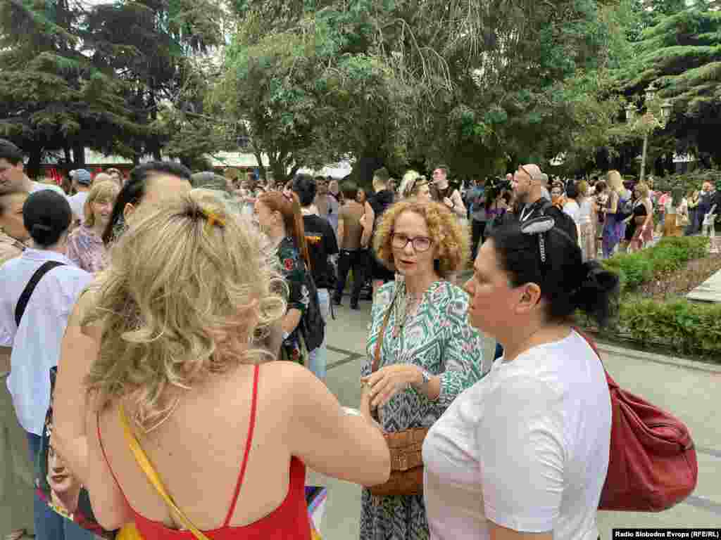 Podršku je na paradi dala i bivša vicepremijerka iz SDSM-a Radmila Šekerinska.