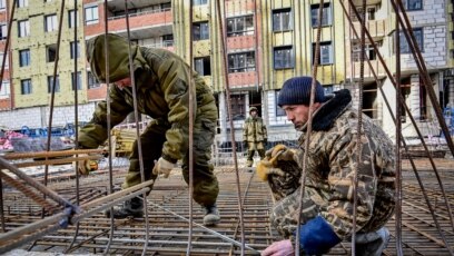 Муҳоҷирати корӣ дар Русия аз нигоҳи ду шоир