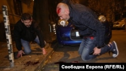 Двама мъже, заснети след ударите на полицията в четвъртък. София, 16 ноември 2023 г.