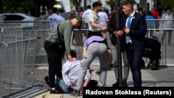 Затримання чоловіка після нападу на голову уряду Словаччини Роберта Фіцо, Гандлова, Словаччина, 15 травня 2024 року