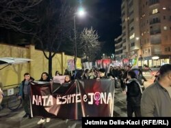 Me moton “Nata është e jona” aktivistët e shoqërisë civile marshuan në Tiranë në Ditën Ndërkombëtare të Gruas, 8 Mars.