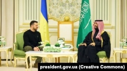 Президент Украины Владимир Зеленский и наследный принц Саудовской Аравии Мохаммед бин Салман (архив, февраль 2024)