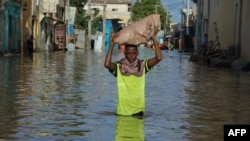 Prizor sa poplavljenih ulica grada Beledvejna, centralna Somalija, 12. maj 2023.