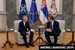 Sekretari i Përgjithshëm i NATO-s, Jens Stoltenberg, gjatë takimit me presidentin serb, Aleksandar Vuçiq, në Beograd, 21 nëntor 2023.