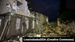 Одеської ОВА Олег Кіпер написав у своїх соцмережах, що російські дрони пошкодили житлові будинки та спричинили пожежу в обласному центрі