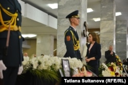 Președinta R. Moldova, Maia Sandu, la funeraliile scriitorului Spiridon Vangheli