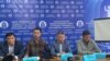 Журналист Думан Мухаметкарим (первый справа) на пресс-конференции. Алматы, 20 марта 2023 года
