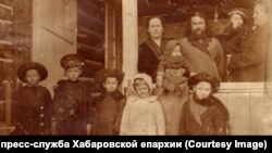 Протоиерей Виктор Козловский с семьей