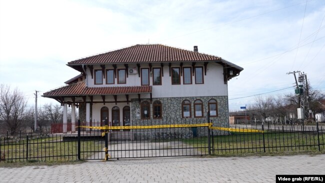 Autoritetet e Kosovës e kanë mbyllur së fundi në Osojan një objekt të komunës paralele serbe.