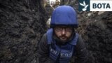 Fotoreporteri i Radios Evropa e Lirë, Serhiy Nuzhnenko, duke mbuluar pushtimin rus të Ukrainës. Donjeck, prill 2022.