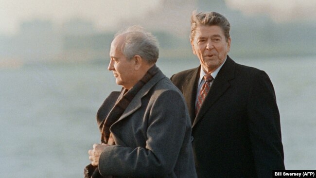 Михаил Горбачев и Рональд Рейган в Нью-Йорке. 1988 год