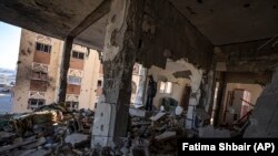 Palestinci u Gazi nakon izraelskog udara na pojas Gaze u Kan Iounisu, 18. novembar 2023.