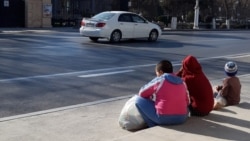 Diňle: “Çagalaryň ýaremezan däbi dilegçilige öwrülýär”