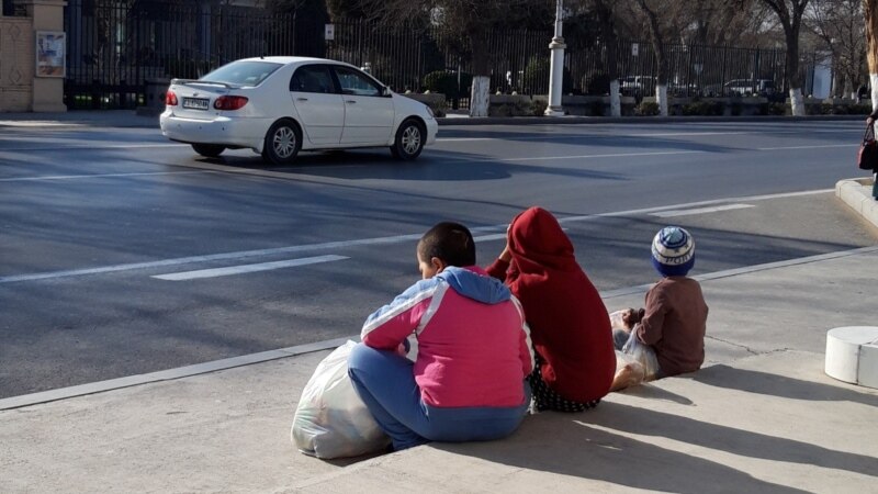 Aşgabatda gyşky dynç alşynda sadaka soraýan çagalar göz-görtele köpeldi