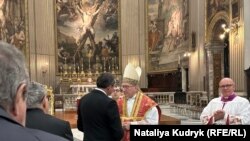 Кардинал Паролін вітає посла Андрія Юраша
