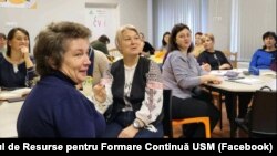Imagine de la cursuri de formare continuă organizate de Centrul de Resurse pentru Formare Continuă USM, unde participă profesori din mai multe instituții de învățământ din R. Moldova, decembrie 2023.