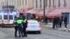 Policia ruse në vendin ku ndodhi shpërthimi në Shën Petersburg. 2 prill 2023. 