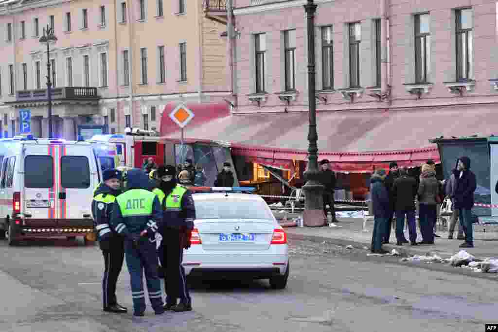 Az orosz belügyminisztérium megerősítette, hogy Tatarszkij az áldozat, és közölte, hogy a haláleset mellett 16 ember megsebesült