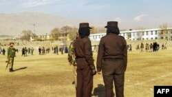 طالبان در ولایت‌های کندهار و غزنی احکام مجازات بر شش تن را اجرا کردند که شامل ضربات شلاق به اتهام لواطت و دزدی بود. فعالان حقوق بشر این مجازات‌ها را بدون دسترسی به وکیل مدافع، ناعادلانه می‌دانند.