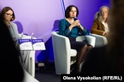 Міністерка соціальної політики України Оксана Жолнович (в центрі) на конференції 4 березня 2024-го в Києві