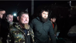 Глава Чечни Рамзан Кадыров на месте нападения на силовиков в Гудермесе. 28 марта 2023 года. Скриншот видеозаписи из телеграм-канала Кадырова 