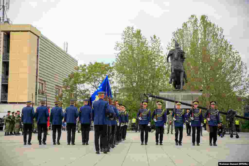 Drilli ceremonial i Forcës së Sigurisë së Kosovës.