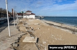 Пляж в Феодосии. Аннексированный Крым, 24 февраля 2024 года