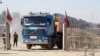 Një kamion me ndihma në pikën kufitare me Egjiptin, Rafah.(Foto nga arkivi)
