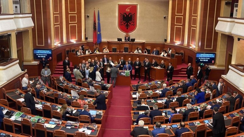 Албанскиот парламент го изгласа договорот за мигранти
