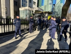 Policia e angazhuar në Tiranë gjatë protestës së thirrur nga Sali Berisha dhe mbështetësit e tij, 27 dhjetor 2023.