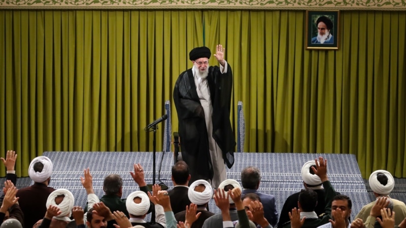 خامنه‌ای خواستار افزایش مشارکت  برای «سرافرازی» حکومت و «کوتاه‌شدن زبان دشمن» شد