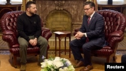 Ukrainian President Volodymyr Zelenskiy (left) and U.S. House Speaker Mike Johnson meet in Washington in December 2023.