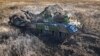 Пошкоджений російський танк поблизу Вугледара на Донеччині, архівне фото, листопад 2023 року