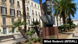 Statua Kralaj Nikole u italijanskom Bariju.