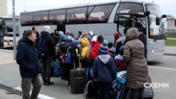 Children board a bus in Russian-occupied Ukraine bound for a camp in Belarus. (file photo)