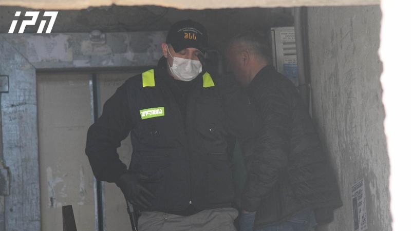 მუხიანში, ლიფტში კაცის მოკვლის ბრალდებით ერთი ადამიანი დააკავეს