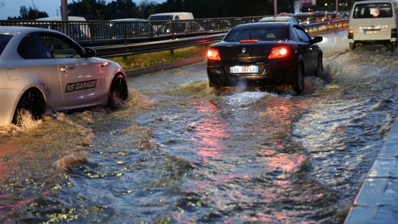 Kiša poplavila Prištinu
