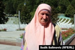Nura Mustafić, je u Memorijalnom centru Srebrenica sahranila muža i dva sina dok, 28 godina nakon rata, još uvijek traga za trećim sinom.