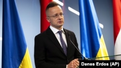 «Угорщина не надавала і не надаватиме жодних озброєнь Україні», – сказав угорський міністр Петер Сійярто