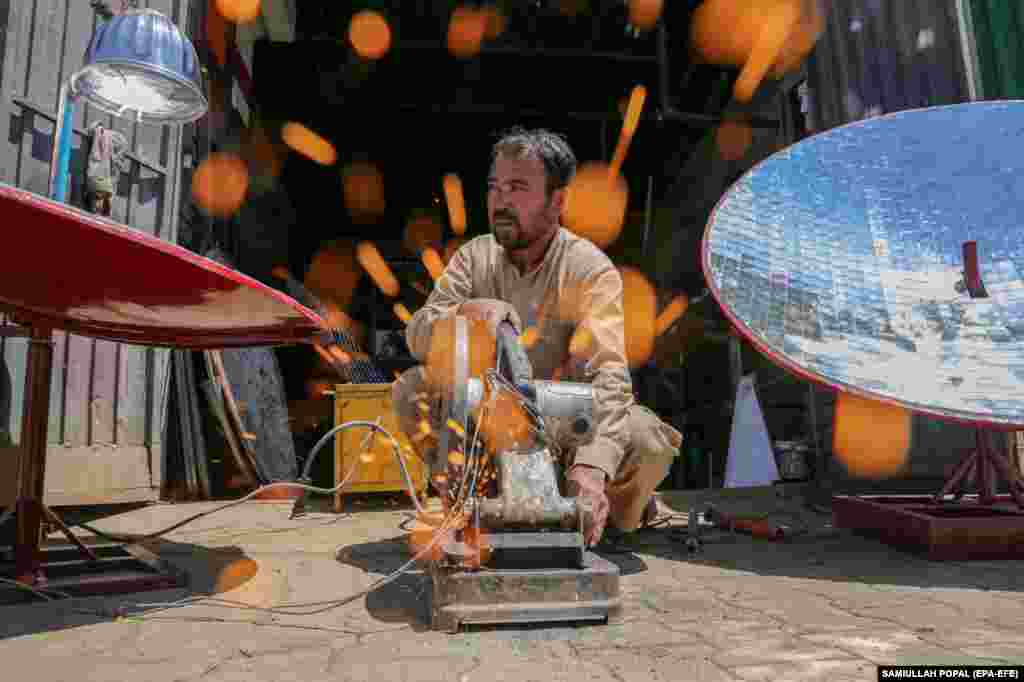 Kabul blacksmith Ghulam Abbas builds solar heaters as an affordable and environmentally friendly alternative to using fuels in poverty-stricken Afghanistan.