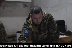 Командир 93-ї бригади Павло Паліса за роботою в штабі