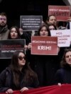 Studentet kërkojnë përjashtimin e profesorit të denoncuar për ngacmim seksual