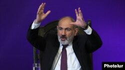 Armenia - Prime Minister Nikol Pashinian speaks during a news conference in Yerevan, May 22, 2023.