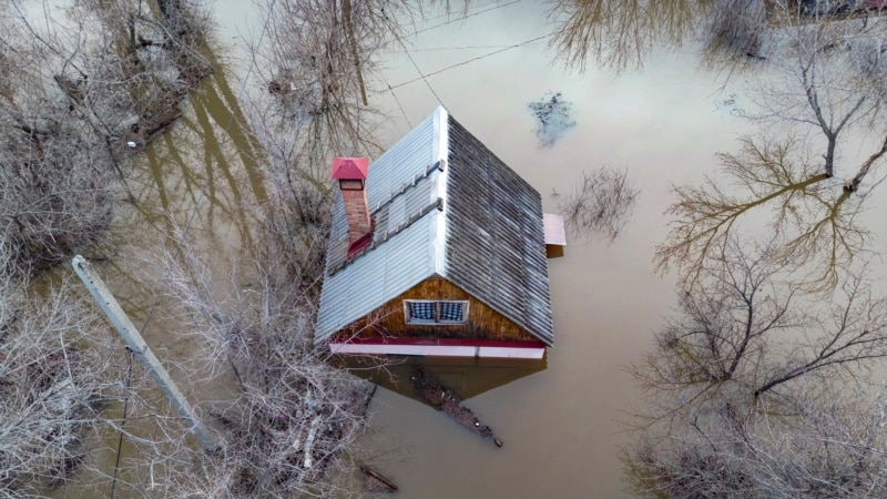 В Орске после наводнения часть скважин невозможно восстановить