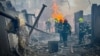 Рятувальники працюють на місці російського ракетного удару, Одеса, Україна, 15 березня 2024 року