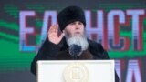 Муфтий Чечни Салах Межиев выступает на акции в Грозном за Владимира Путина перед выборами президента России, 10 марта 2024 года