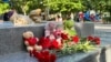 Un memorial ad-hoc în amintirea victimelor atacului cu rachete asupra Sevastopolului, 23 iunie 2024. 