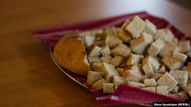 Хліб, символічно освячений у стінах Києво-Печерської лаври до 90-ї річниці Голодомору