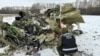 На месте крушения военно-транспортного самолета Ил-76 вооруженных сил РФ в Белгородской области России, 24 января 2024 года