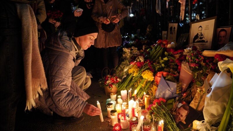 В городах и странах мира проходят акции памяти Алексея Навального